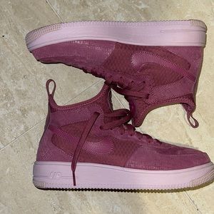 Wmns SF Air Force 1 Mid Force is Female